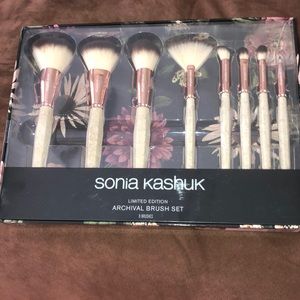 Brand New Sonia Kashuk BrushSet